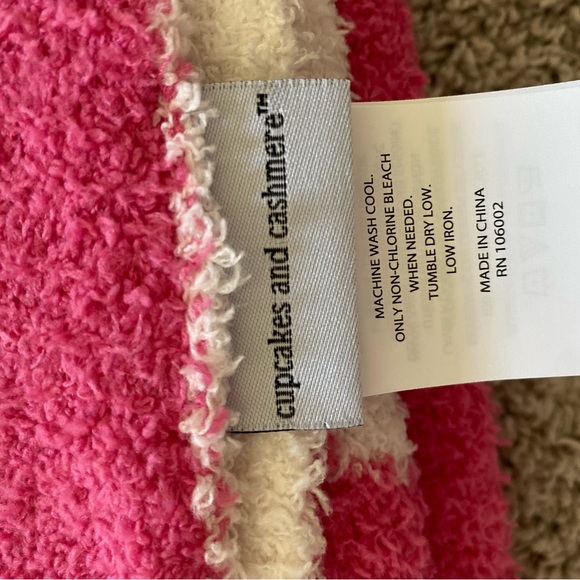 Cupcakes and Cashmere Ghost Blanket Pink White Viral TikTok Blanket - Picture 2 of 4